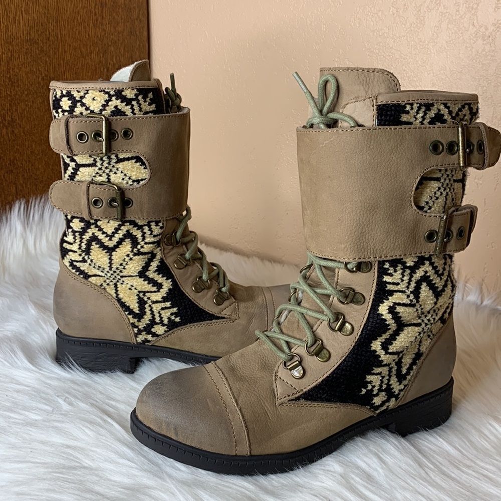 Kelsi Dagger Ilya Snowflake Boots Size 7